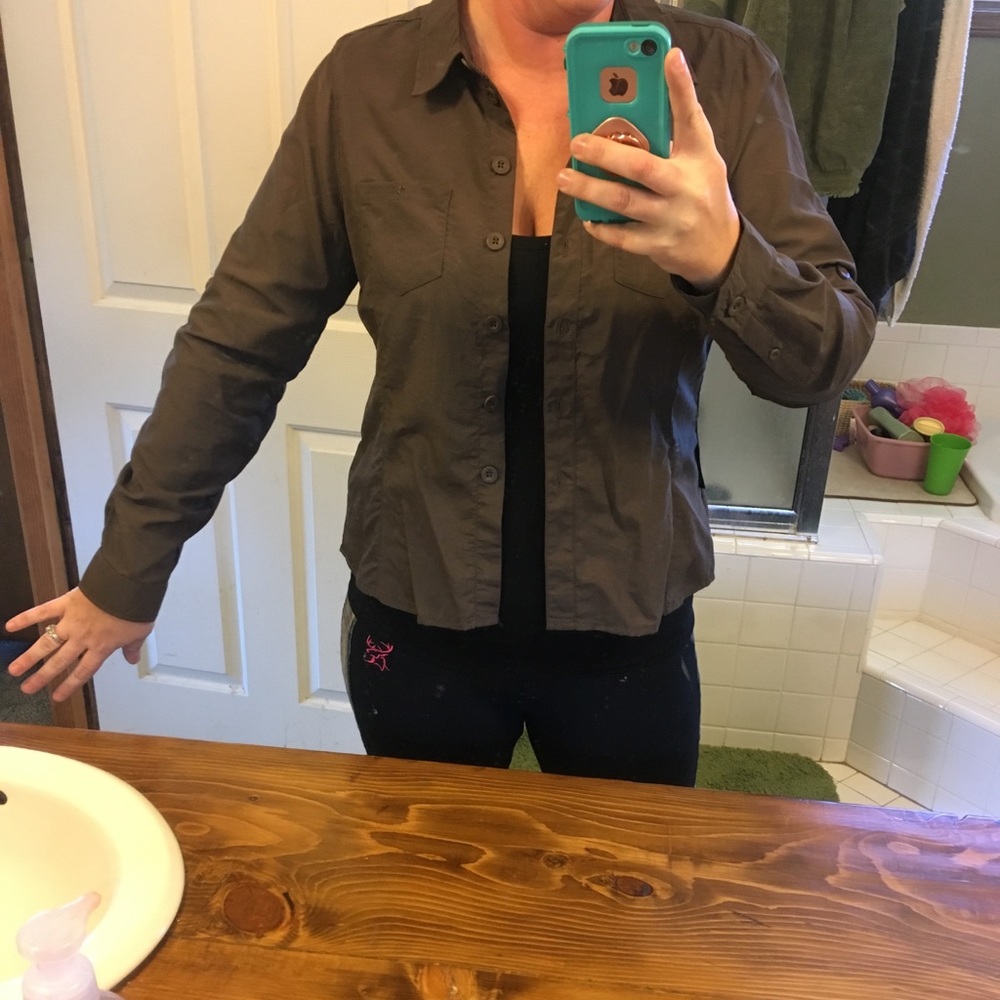 Mountain hardware button down lightweight top